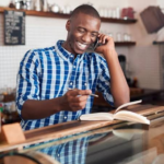 De Logbaba à 1 800 ventes/mois : Larivière Mvogo, le Camerounais qui a ubérisé la débrouille